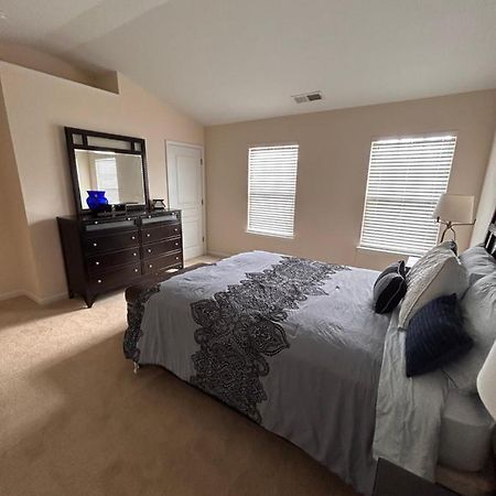 Cute And Cozy 5 Min From Carowinds Apartment Charlotte Luaran gambar