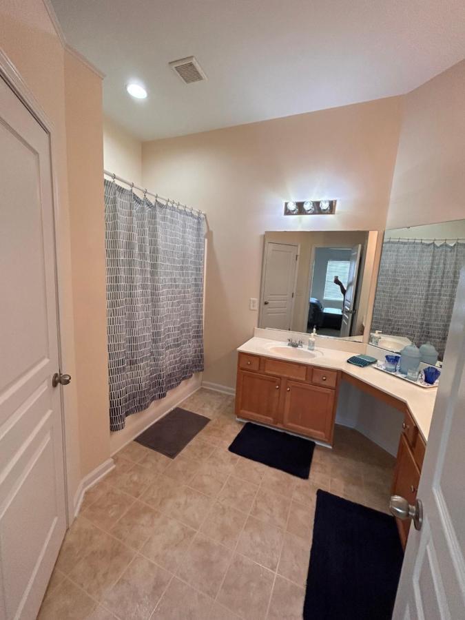 Cute And Cozy 5 Min From Carowinds Apartment Charlotte Luaran gambar