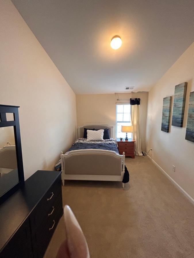 Cute And Cozy 5 Min From Carowinds Apartment Charlotte Luaran gambar